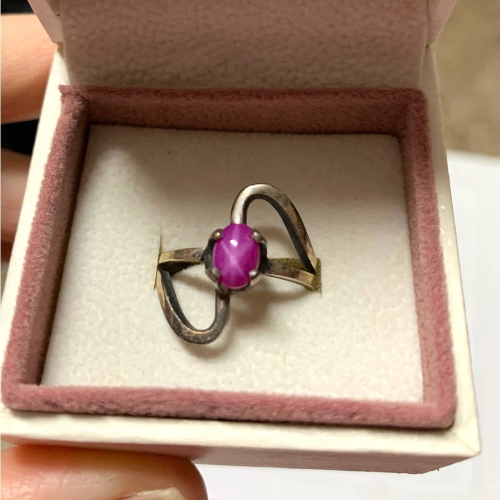 Purple star sapphire ring